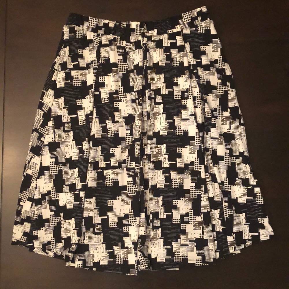 Black & White LulaRoe Skirt